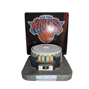 MADISON SQUARE GARDEN ARENA STADIUM HOME OF THE  KNICKS FIGURINE